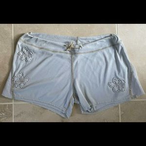 RILEY Women Large shorts light blue/grey. Appliqué flowers Very Cute Lightweight
